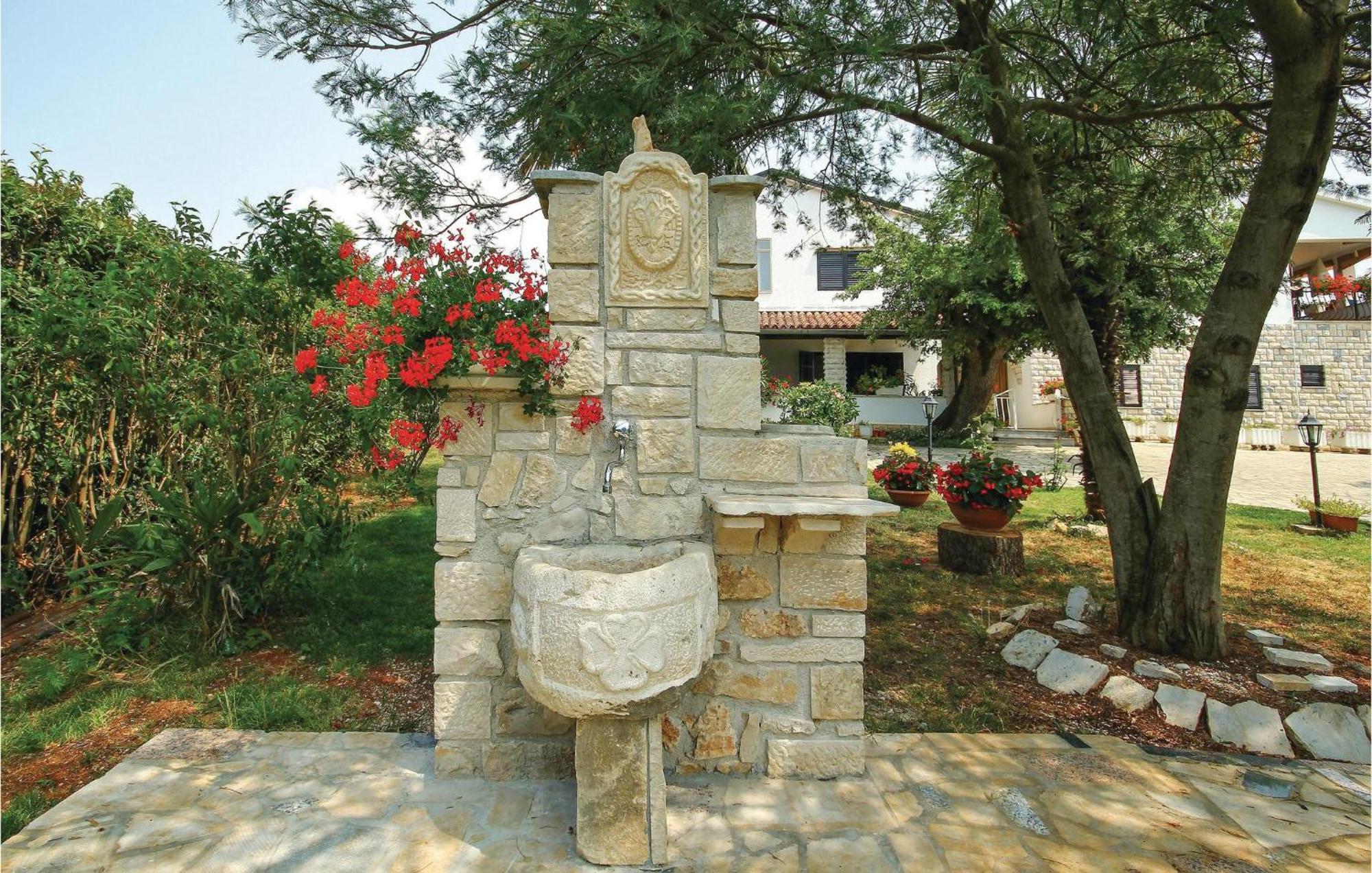 Beautiful Apartment In Porec With Wifi Dış mekan fotoğraf